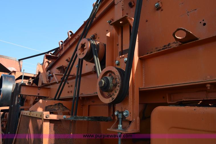 image for item J8194 1960 Universal 880 Junior rock crusher