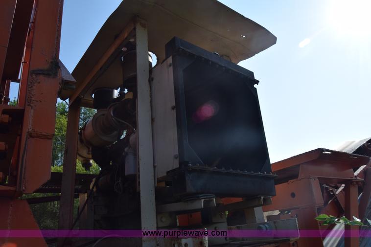 image for item J8194 1960 Universal 880 Junior rock crusher