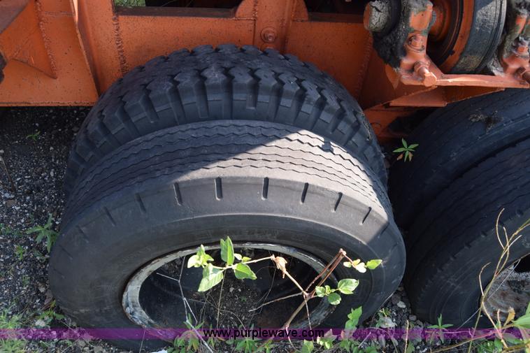 image for item J8194 1960 Universal 880 Junior rock crusher