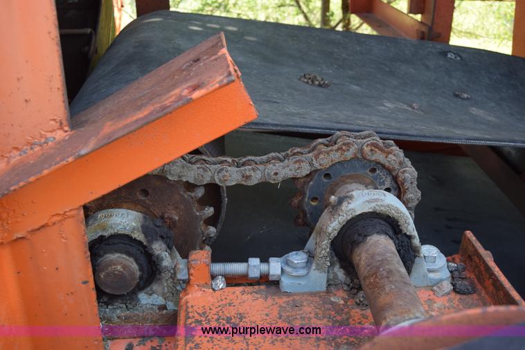 image for item J8194 1960 Universal 880 Junior rock crusher