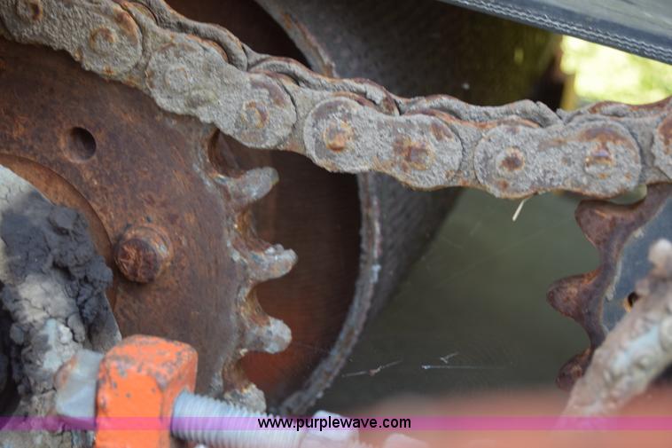 image for item J8194 1960 Universal 880 Junior rock crusher