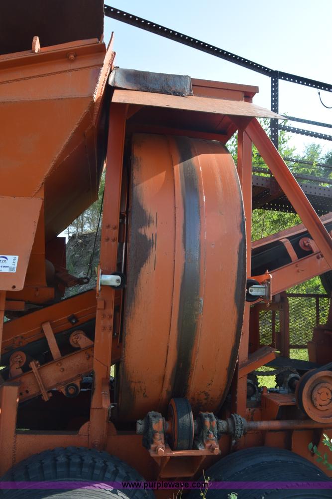 image for item J8194 1960 Universal 880 Junior rock crusher