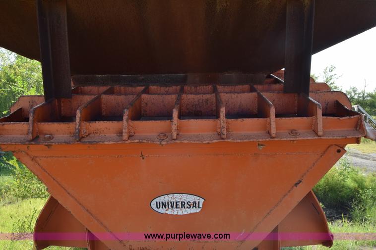 image for item J8194 1960 Universal 880 Junior rock crusher