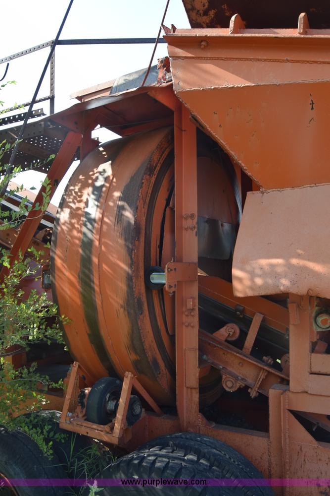 image for item J8194 1960 Universal 880 Junior rock crusher