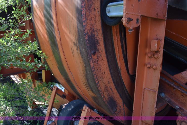 image for item J8194 1960 Universal 880 Junior rock crusher