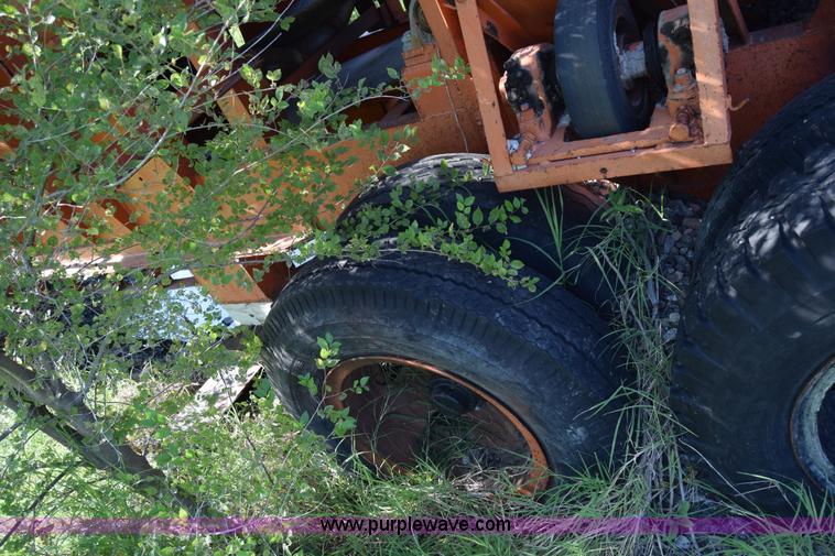 image for item J8194 1960 Universal 880 Junior rock crusher