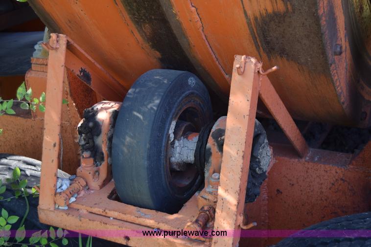 image for item J8194 1960 Universal 880 Junior rock crusher