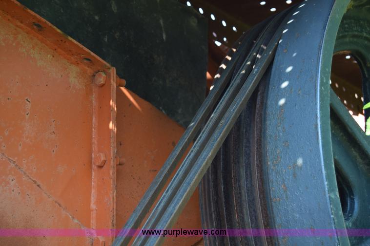 image for item J8194 1960 Universal 880 Junior rock crusher