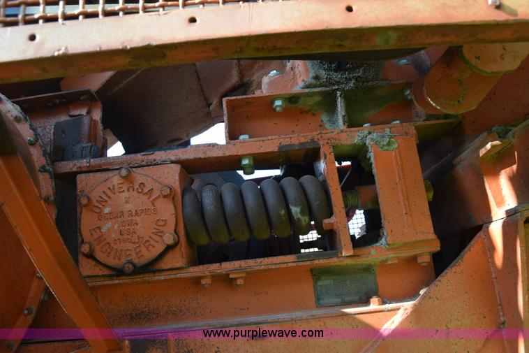 image for item J8194 1960 Universal 880 Junior rock crusher