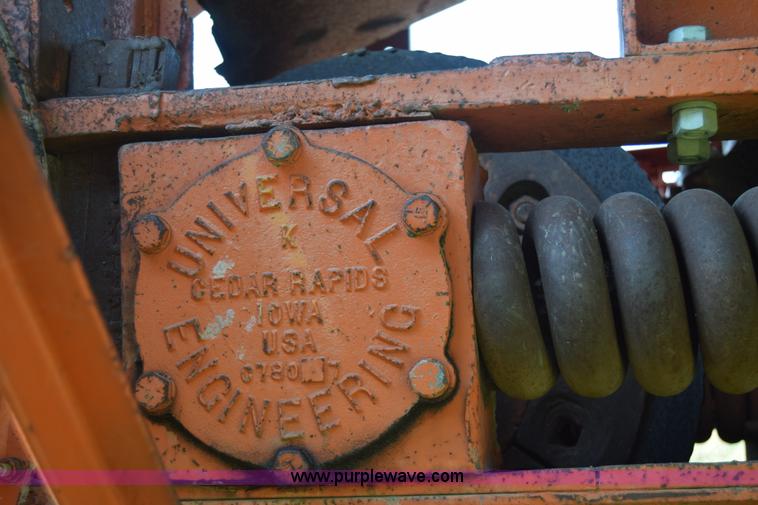 image for item J8194 1960 Universal 880 Junior rock crusher