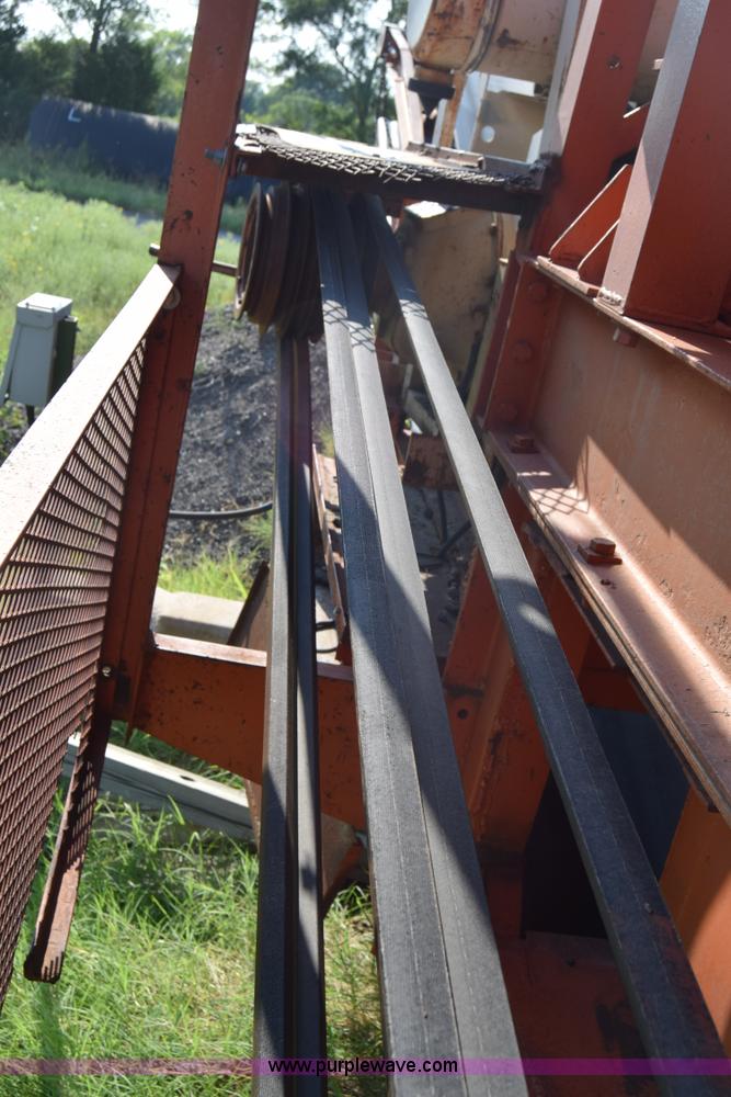 image for item J8194 1960 Universal 880 Junior rock crusher