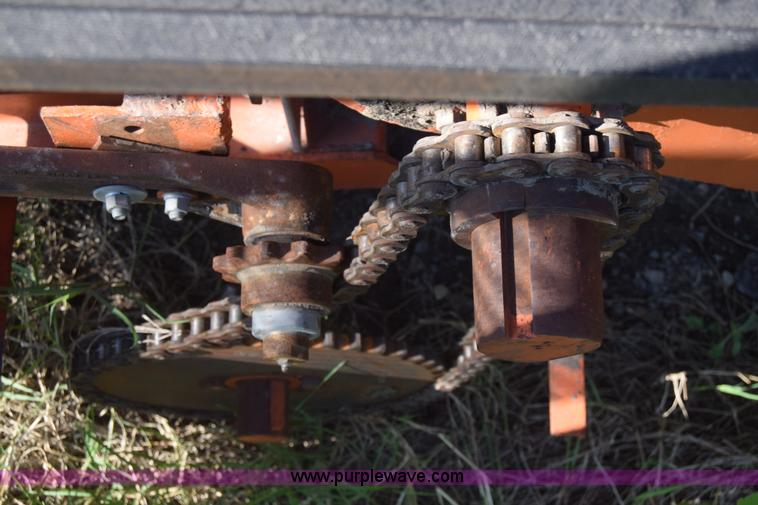 image for item J8194 1960 Universal 880 Junior rock crusher