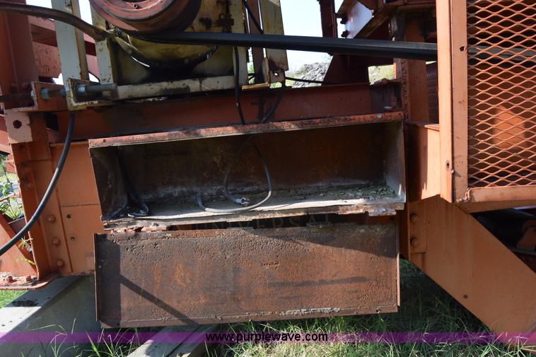 image for item J8194 1960 Universal 880 Junior rock crusher