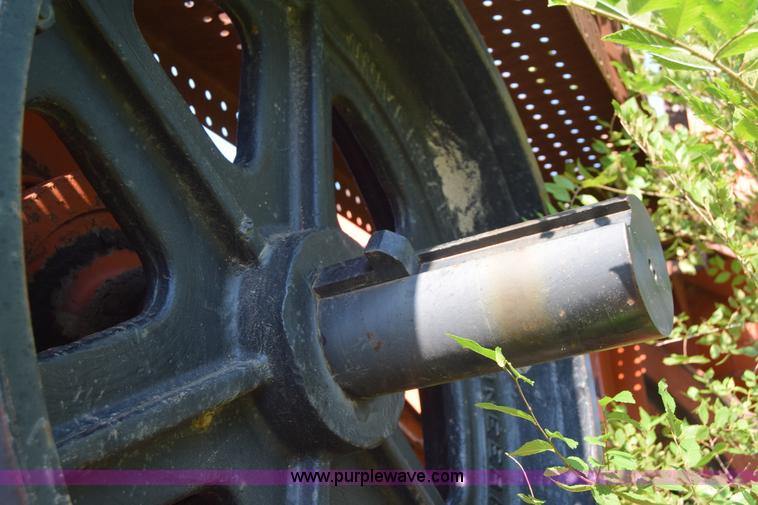 image for item J8194 1960 Universal 880 Junior rock crusher