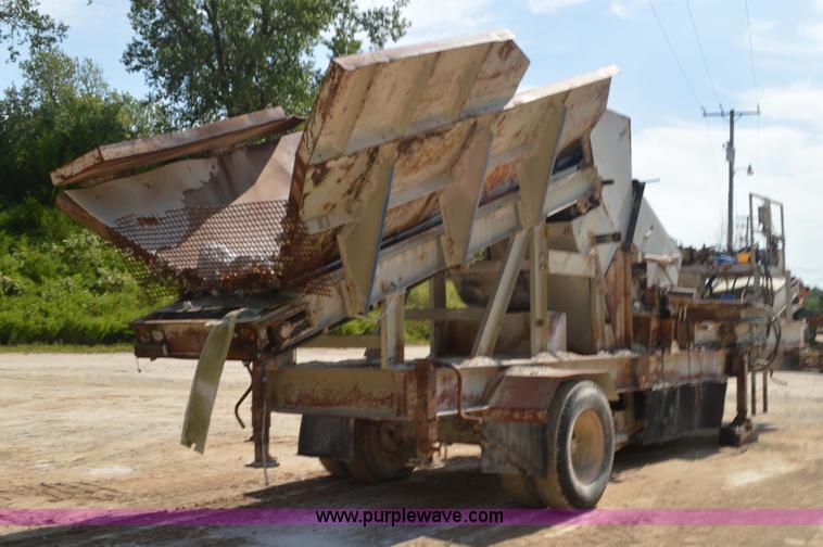 image for item J8597 Cedarapids RRP-100 hammer mill