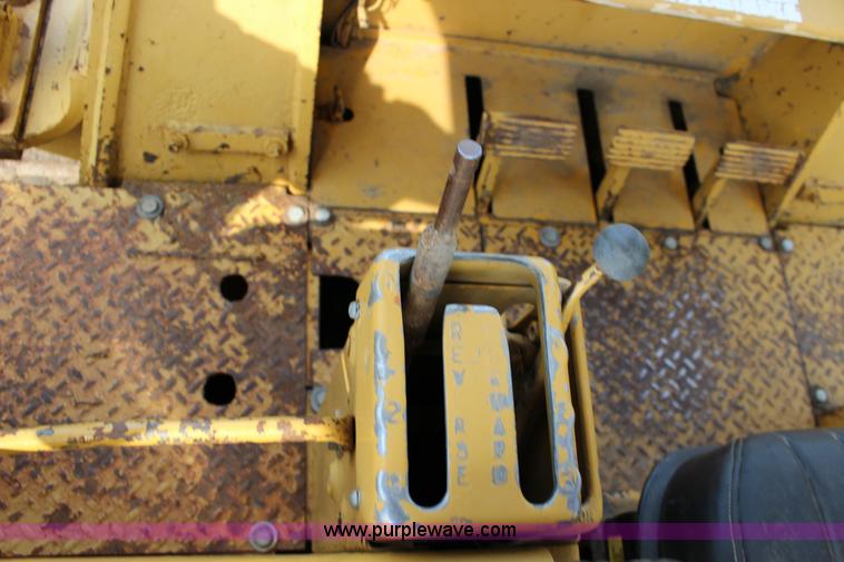 image for item K1117 Caterpillar 977L track loader