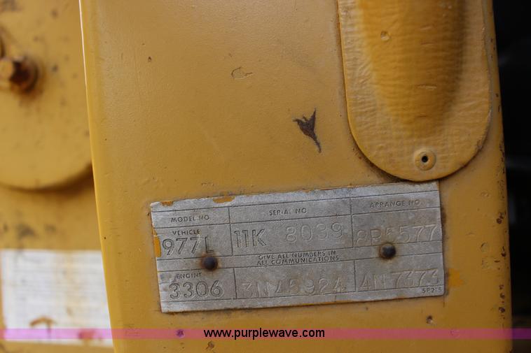 image for item K1117 Caterpillar 977L track loader