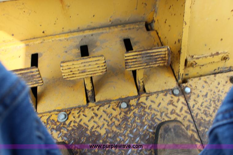 image for item K1117 Caterpillar 977L track loader