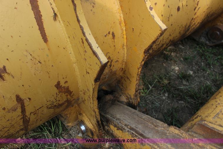 image for item K1117 Caterpillar 977L track loader