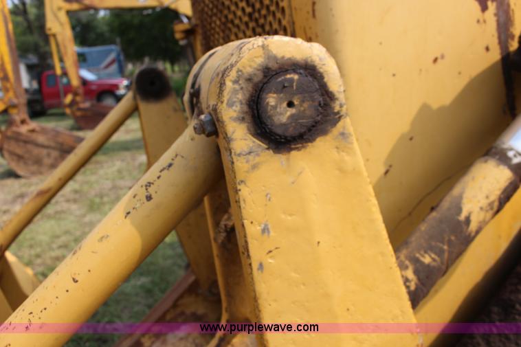 image for item K1117 Caterpillar 977L track loader