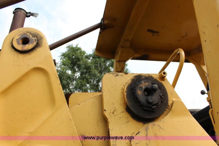 image for item K1117 Caterpillar 977L track loader