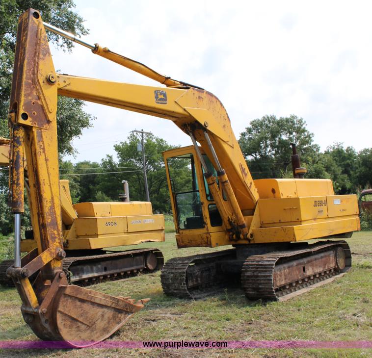 image for item K1118 John Deere 690B excavator