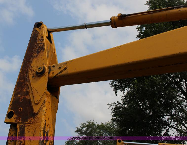 image for item K1118 John Deere 690B excavator