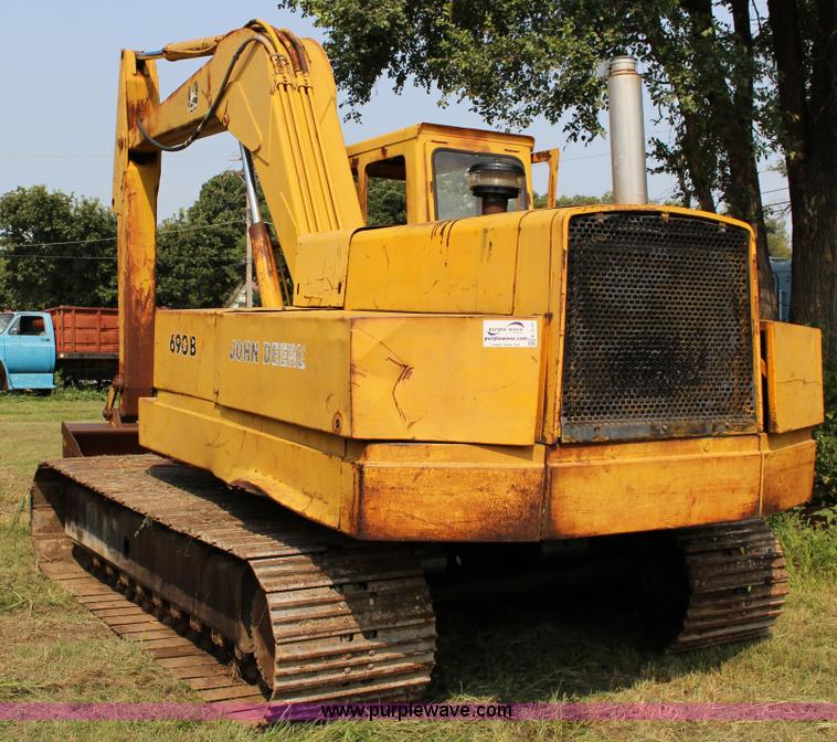 image for item K1119 John Deere 690B excavator