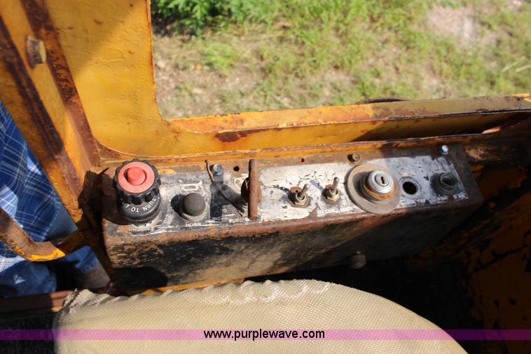 image for item K1119 John Deere 690B excavator