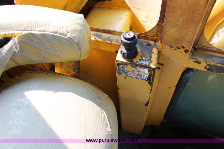 image for item K1119 John Deere 690B excavator