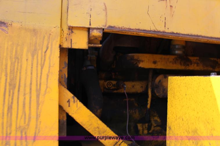 image for item K1119 John Deere 690B excavator