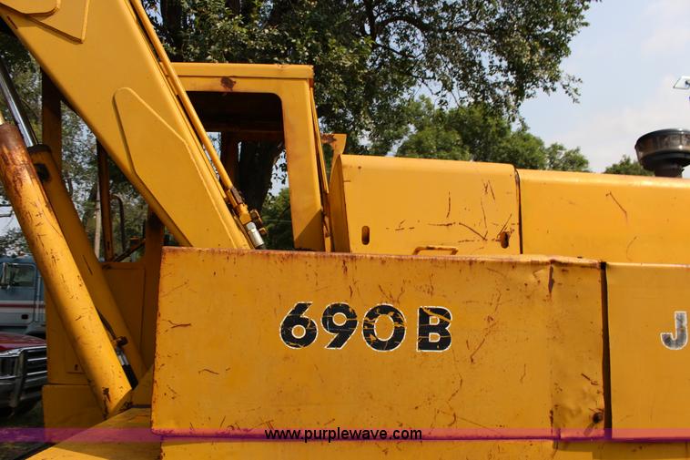 image for item K1119 John Deere 690B excavator