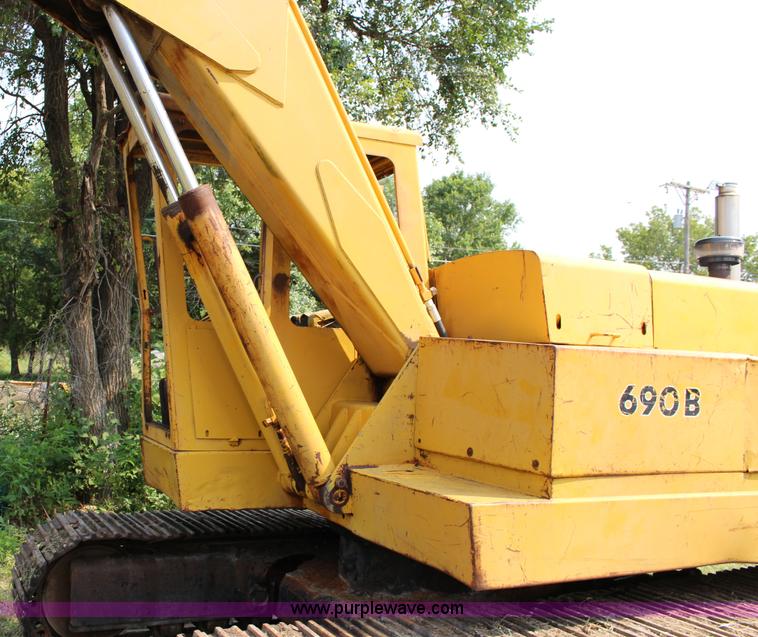 image for item K1119 John Deere 690B excavator