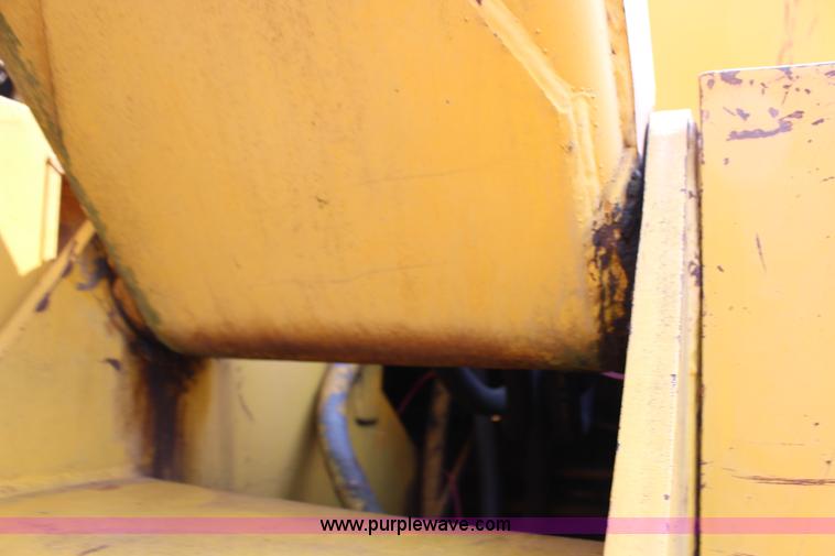 image for item K1119 John Deere 690B excavator