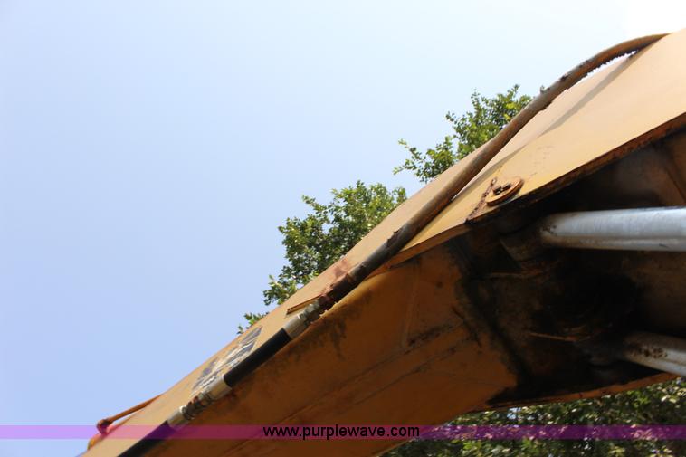 image for item K1119 John Deere 690B excavator