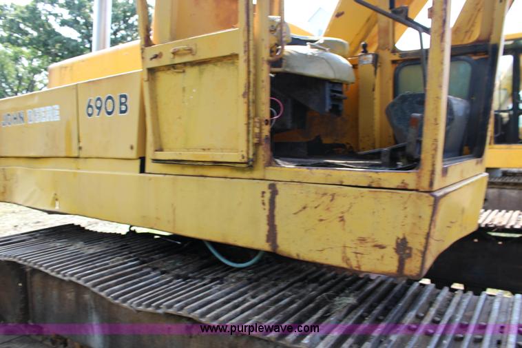 image for item K1119 John Deere 690B excavator
