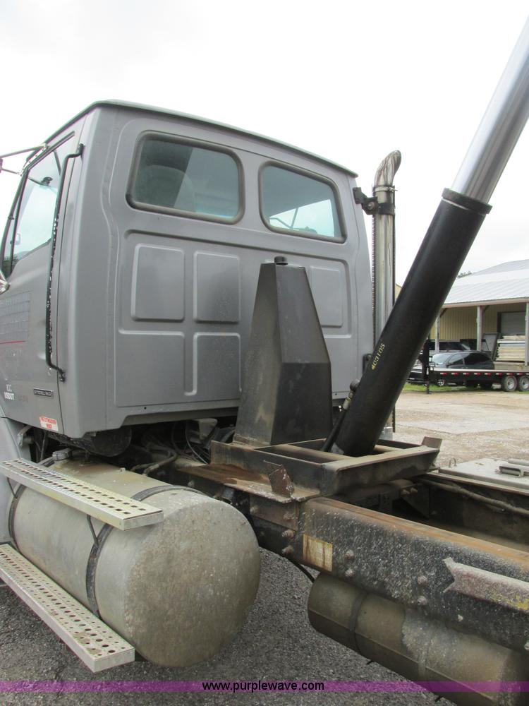 image for item K5100 2000 Sterling L8511 dump truck