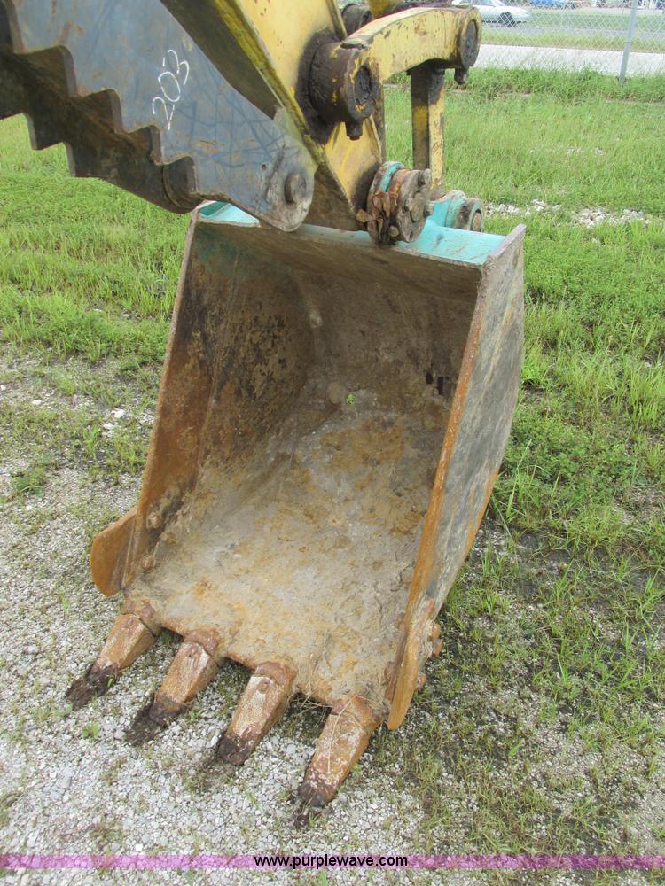 image for item K5128 2001 Komatsu PC60-7C mini excavator