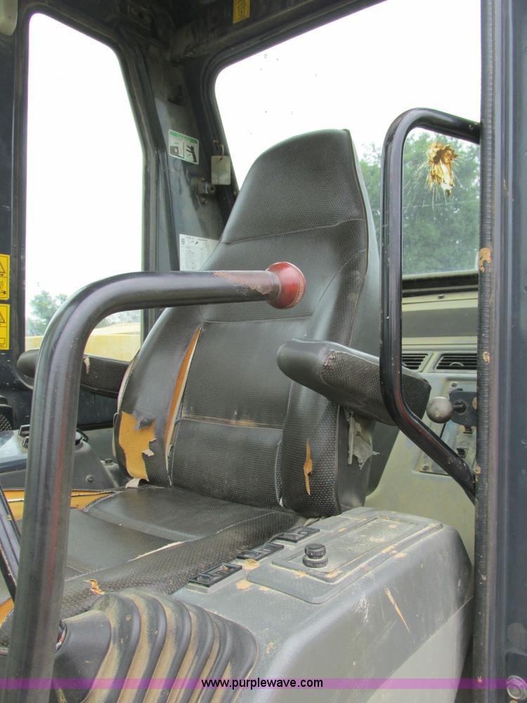 image for item K5128 2001 Komatsu PC60-7C mini excavator