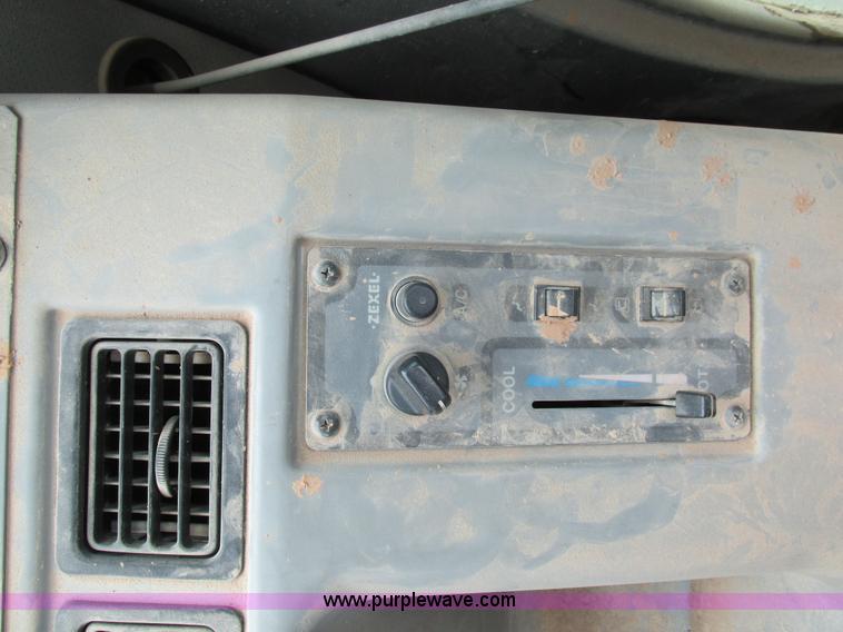 image for item K5128 2001 Komatsu PC60-7C mini excavator