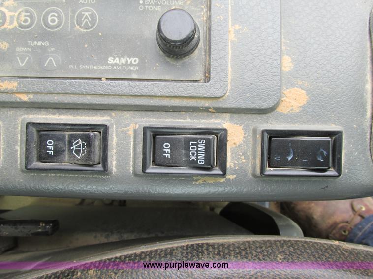 image for item K5128 2001 Komatsu PC60-7C mini excavator