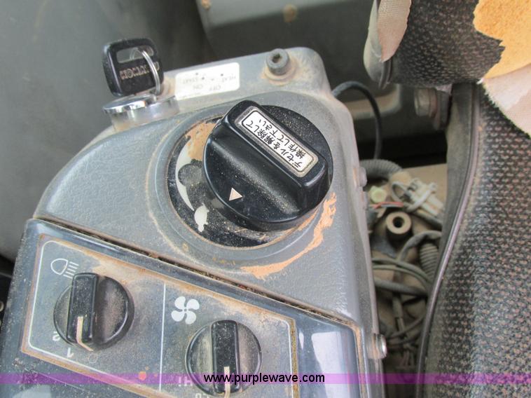 image for item K5128 2001 Komatsu PC60-7C mini excavator