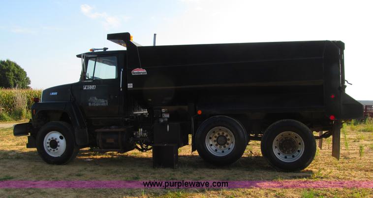 image for item K6329 1995 Ford LN8000 municipal live bottom dump truck