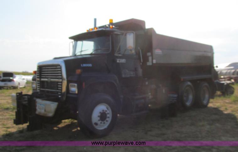image for item K6329 1995 Ford LN8000 municipal live bottom dump truck