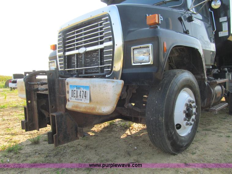 image for item K6329 1995 Ford LN8000 municipal live bottom dump truck