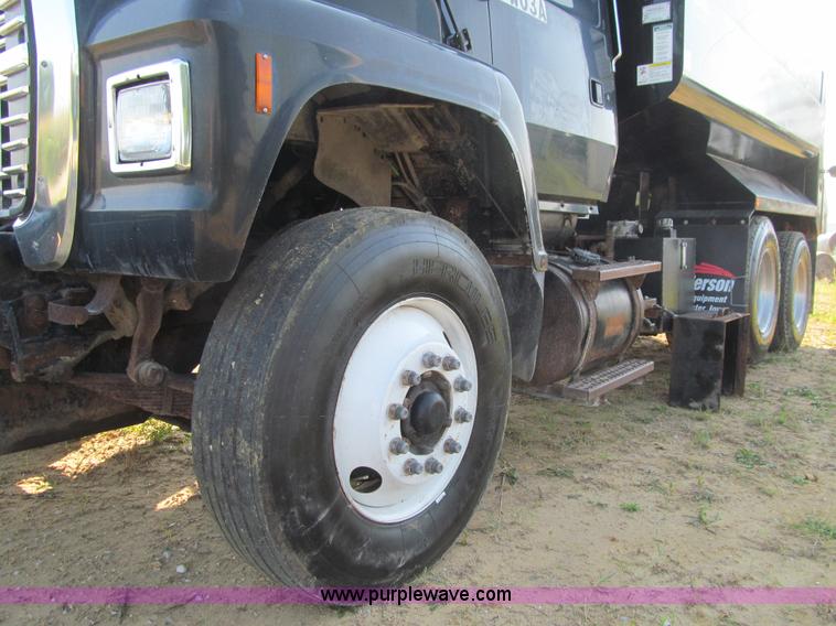 image for item K6329 1995 Ford LN8000 municipal live bottom dump truck