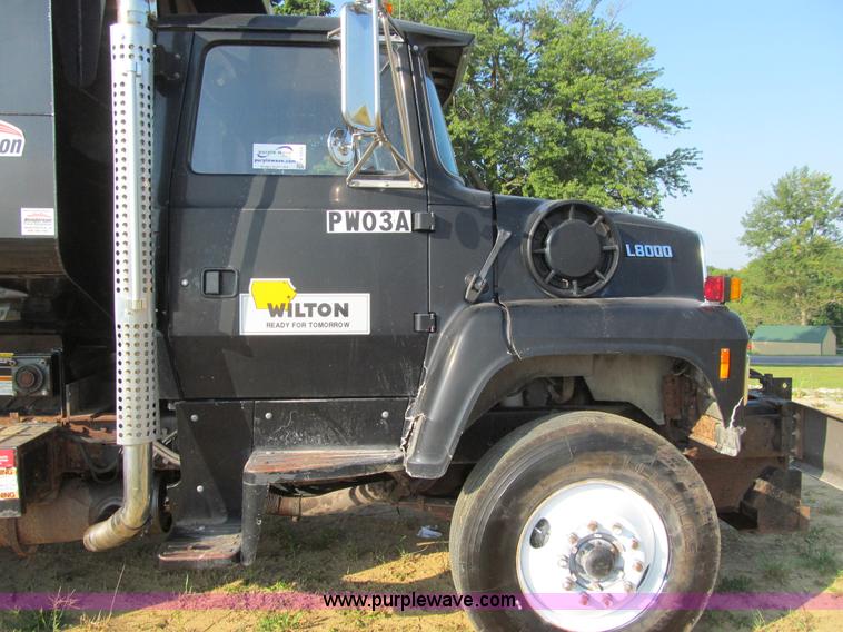 image for item K6329 1995 Ford LN8000 municipal live bottom dump truck