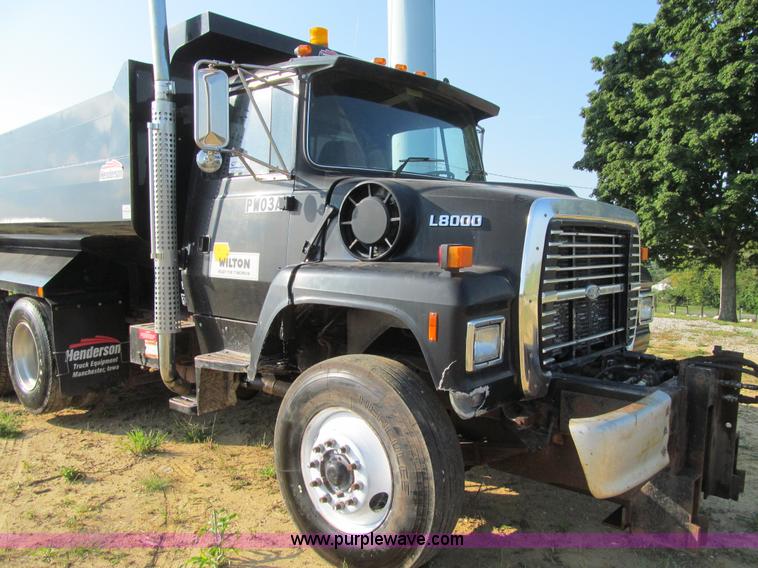 image for item K6329 1995 Ford LN8000 municipal live bottom dump truck