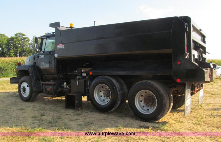 image for item K6329 1995 Ford LN8000 municipal live bottom dump truck