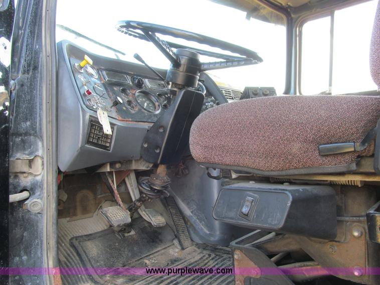 image for item K6329 1995 Ford LN8000 municipal live bottom dump truck